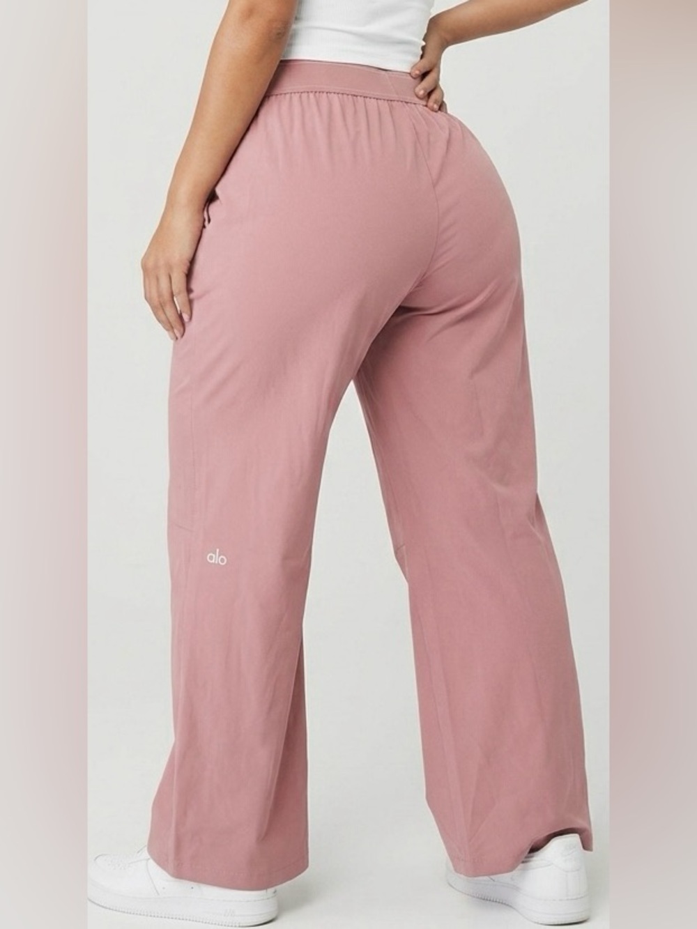ALO Yoga Wide-Leg High-Rise Pants in Dusty Rose - Picture 8 of 16